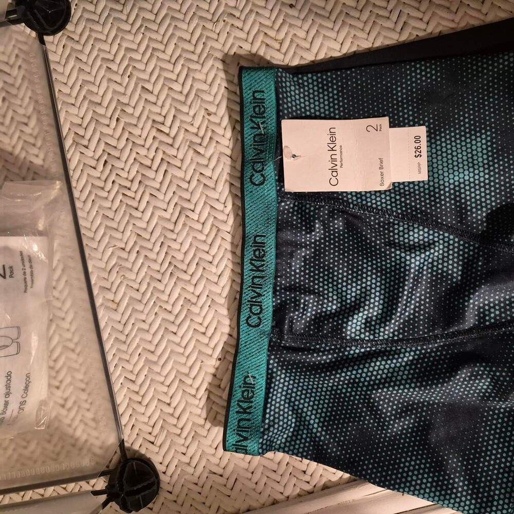 Calvin Klein boys 2pk Boxer Briefs. brand new with tags. size med 8-10 # Calvink